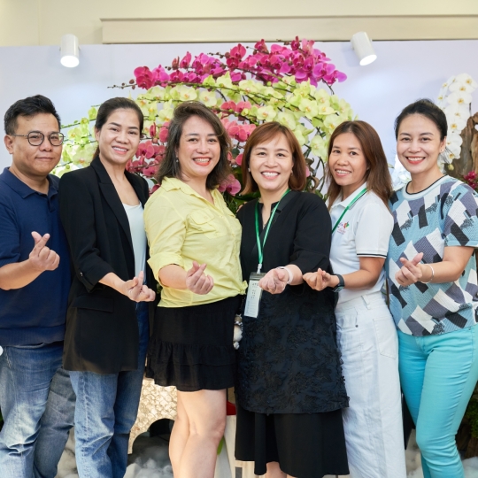 ĐỘI NGŨ HẰNG LAN THAM DỰ TRIỂN LÃM